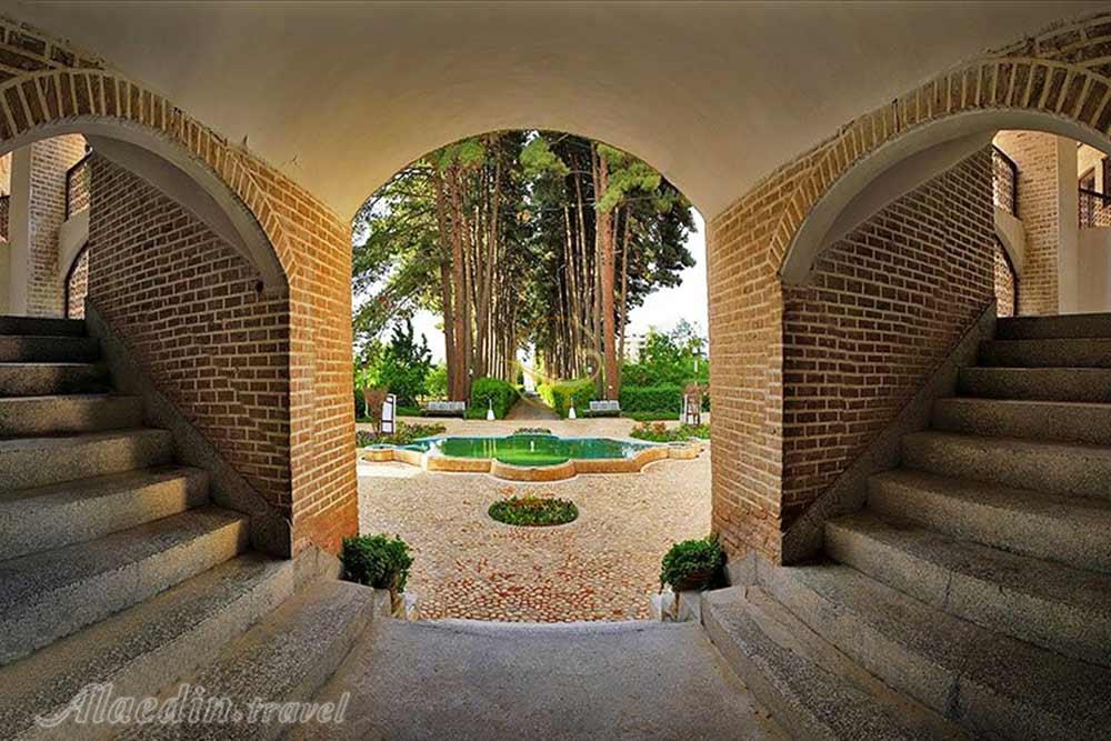 عمارت و باغ اکبریه بیرجند - باغ های ایرانی | علاءالدین تراول