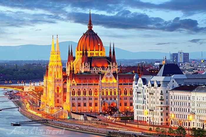 ساختمان پارلمان مجارستان در بوداپست