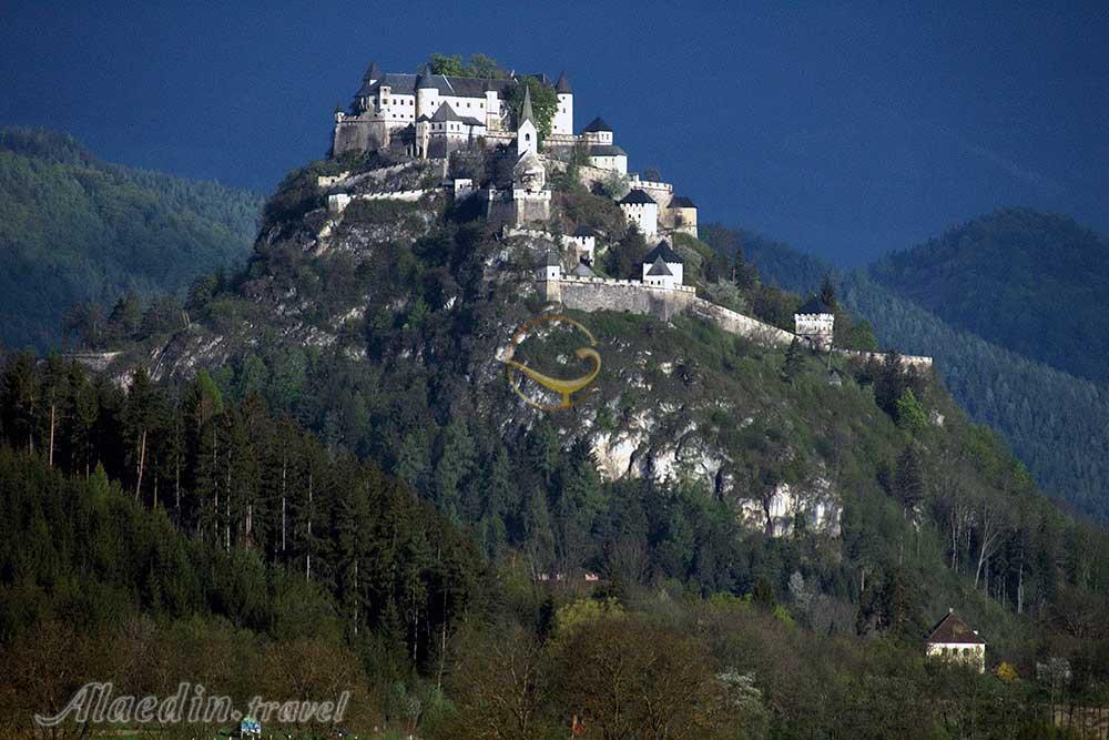 قلعه هوخ استریتس در کرنتن | علاءالدین تراول