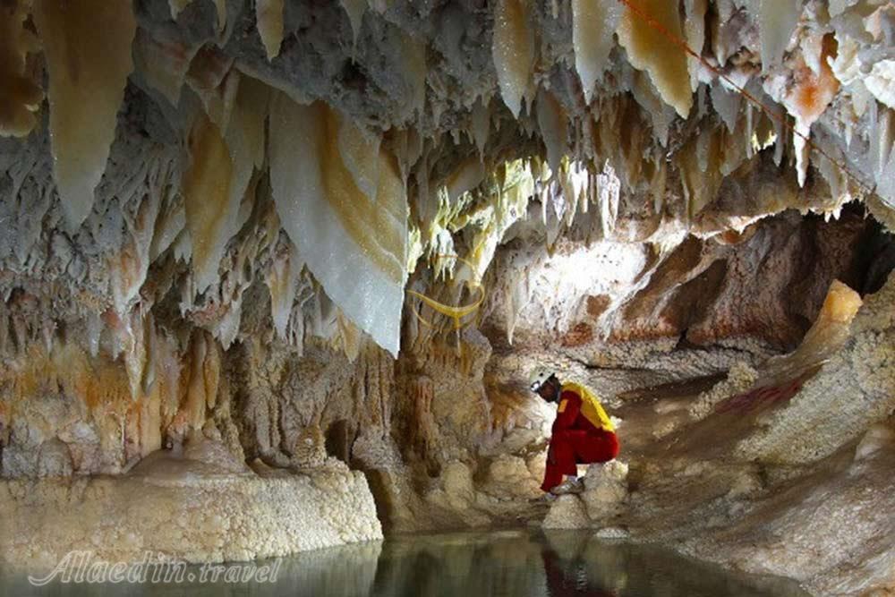 غار چال‌ نخجیر در دلیجان | علاءالدین تراول