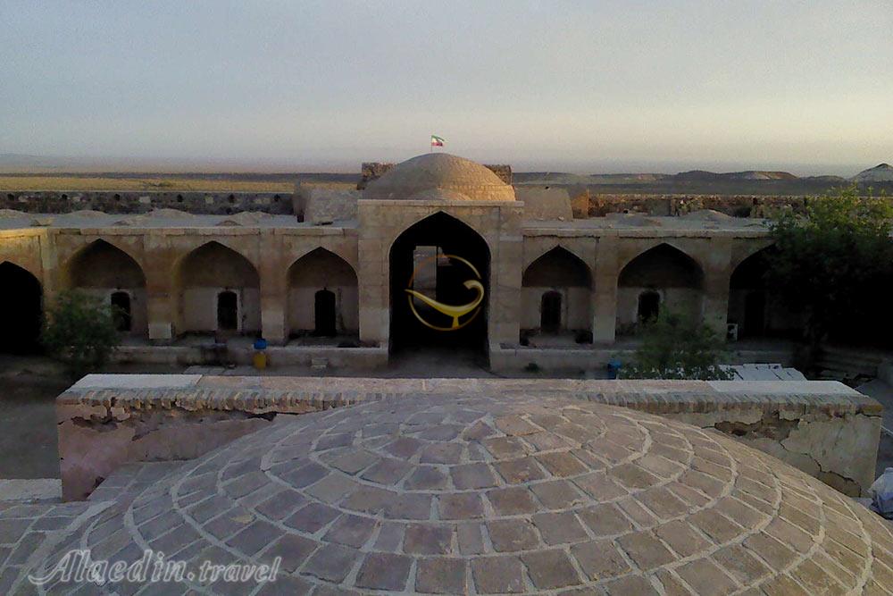 کاروانسرای قصر بهرام گور در گرمسار | علاءالدین تراول