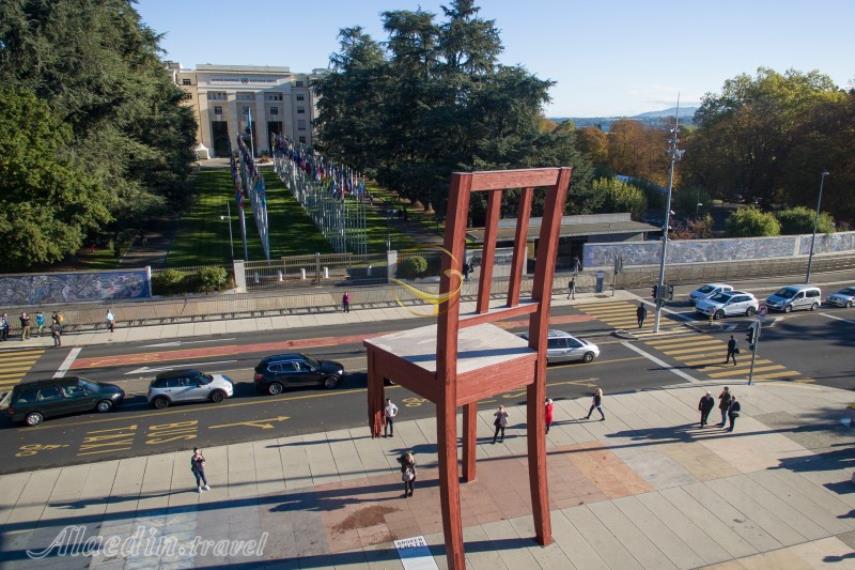 مجسمه صندلی شکسته ژنو | علاالدین تراول