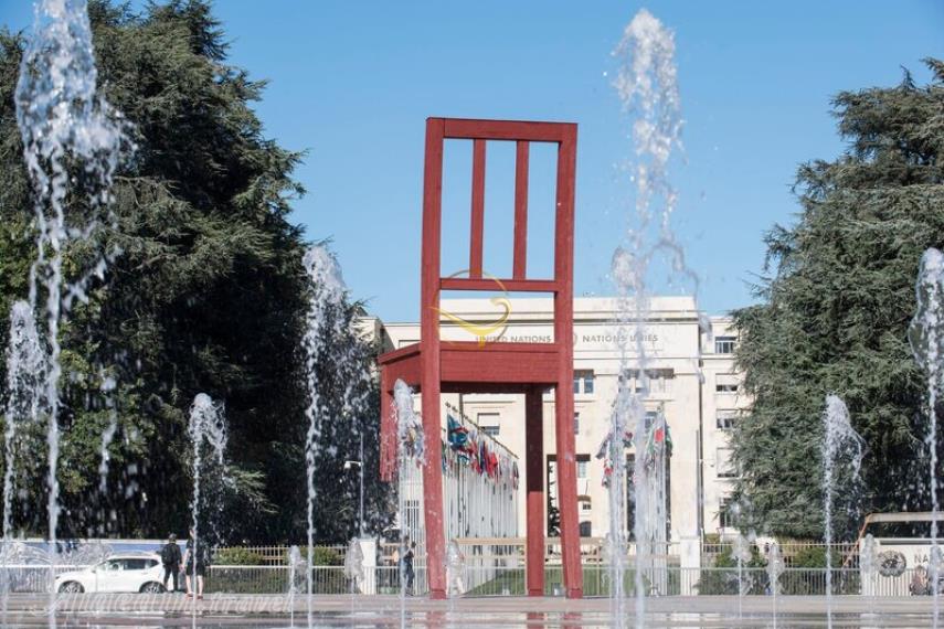 مجسمه صندلی شکسته ژنو | علاالدین تراول