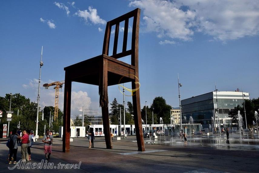 مجسمه صندلی شکسته ژنو | علاالدین تراول