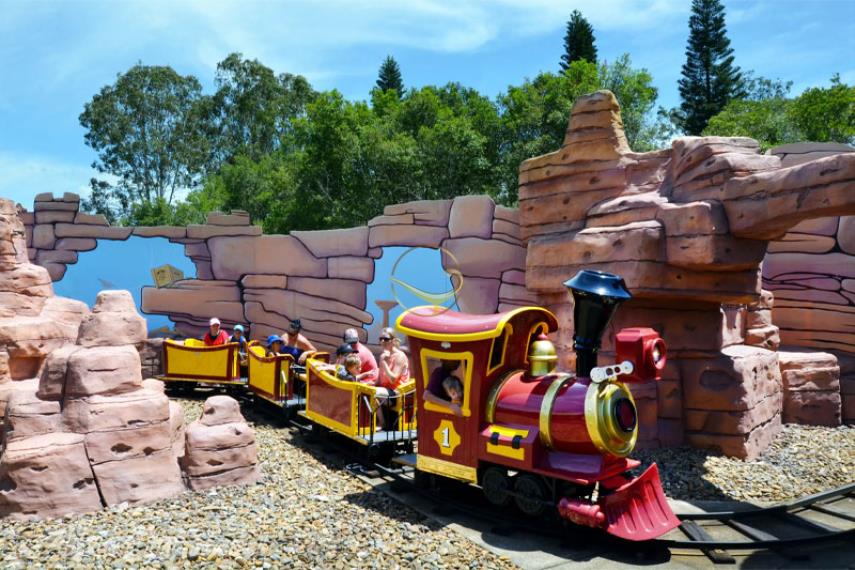 وارنر برادرز مووی ورلد گلد کوست | علاالدین تراول