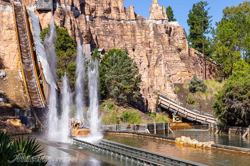 وارنر برادرز مووی ورلد گلد کوست | علاالدین تراول