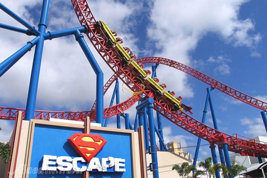 وارنر برادرز مووی ورلد گلد کوست | علاالدین تراول