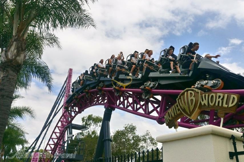 وارنر برادرز مووی ورلد گلد کوست | علاالدین تراول