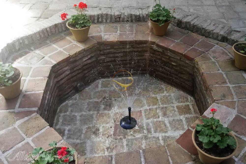 حوضچه کوچک ورودی خانه باقری ها | علاءالدین تراول