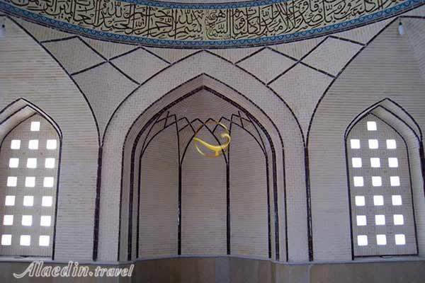 مسجد مقصود بیک (ظلمات) در اصفهان