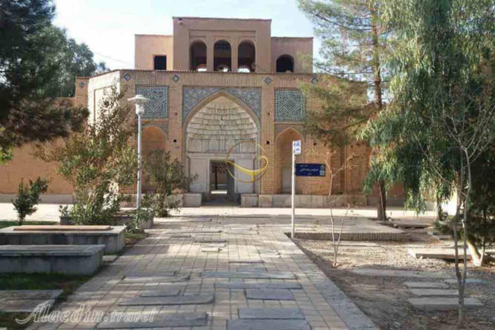 گورستان تخت فولاد اصفهان | علاءالدین تراول