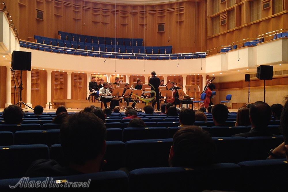 مرکز هنر احمد عدنان در ازمیر | علاءالدین تراول