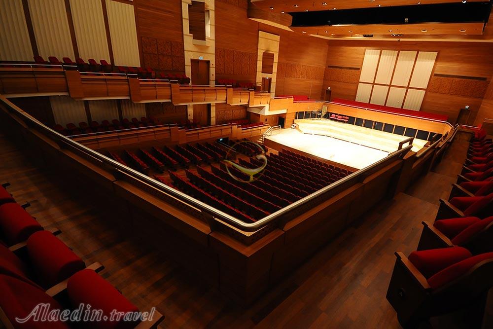 مرکز هنر احمد عدنان در ازمیر | علاءالدین تراول