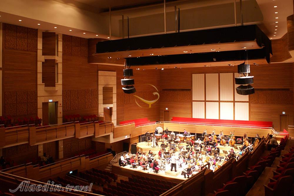 مرکز هنر احمد عدنان در ازمیر | علاءالدین تراول