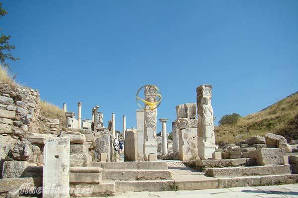 دروازه (گیت) هراکلس ازمیر در ترکیه