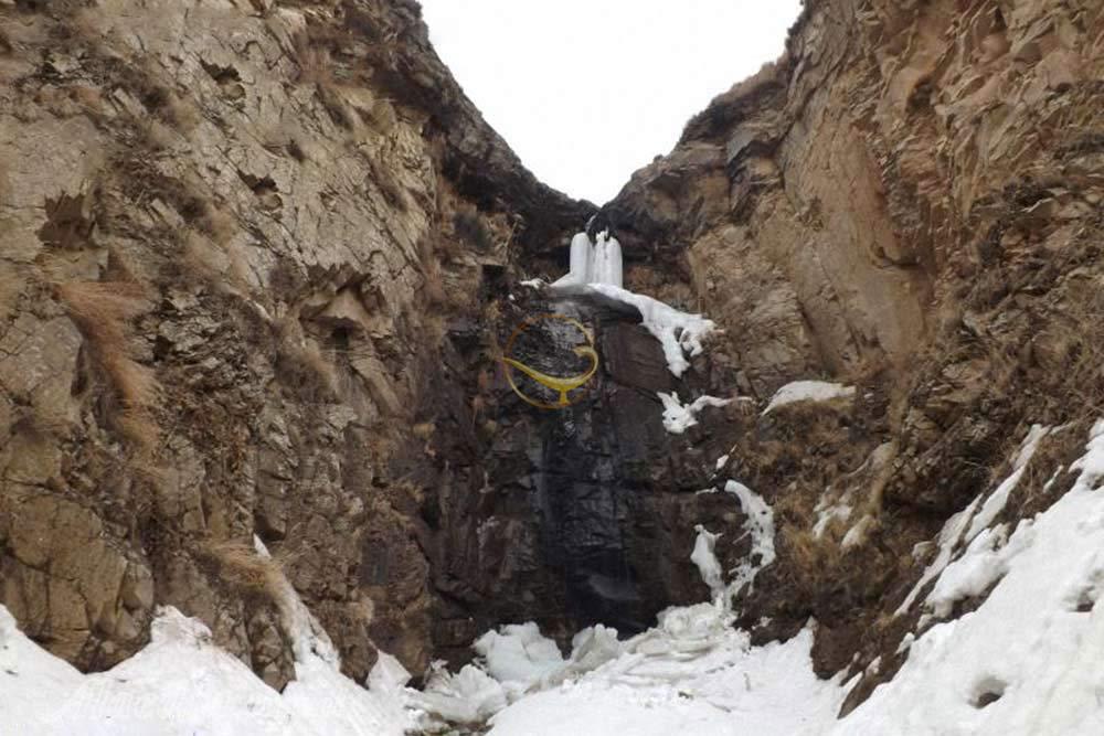 آبشار یخ زده در زمستان ماهاران جلفا | علاءالدین تراول