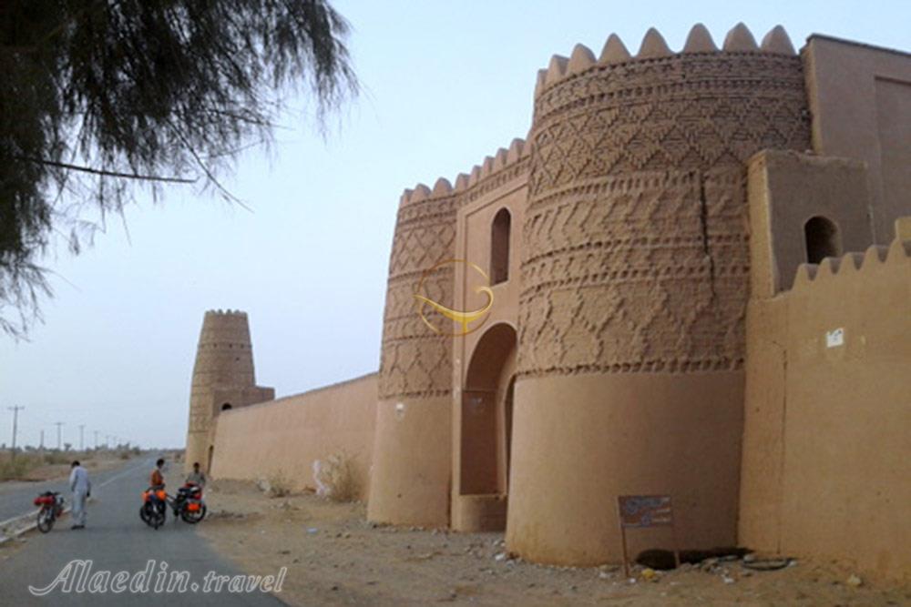 کاروانسرای شفیع آباد در کرمان | علاءالدین تراول