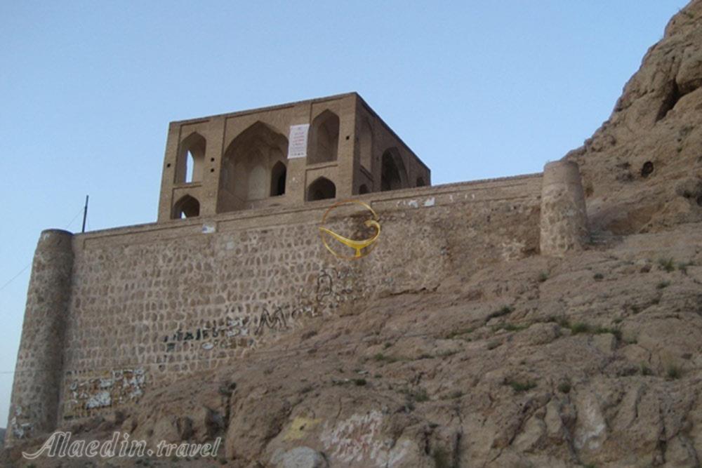 عمارت تخت درگاه قلی بیگ در کرمان | علاءالدین تراول