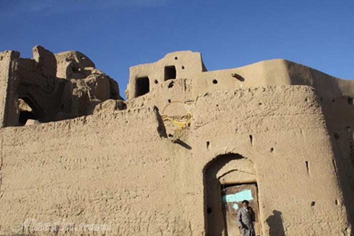 قلعه بیاضه در خور و بیابانک