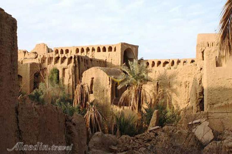 قلعه بیاضه در خور و بیابانک