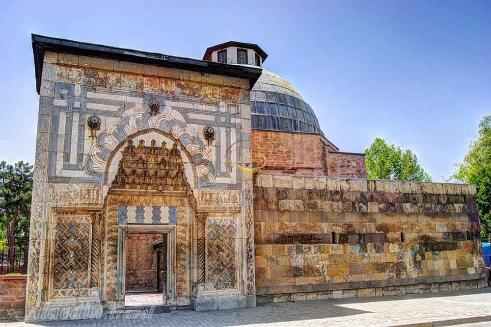 موزه مدرسه کاراتای (موزه کاشی) در قونیه - ترکیه | علاءالدین تراول