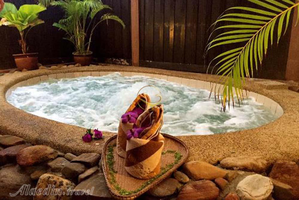 چشمه های آبگرم روستای آیرهانگات لنکاوی | علاءالدین تراول