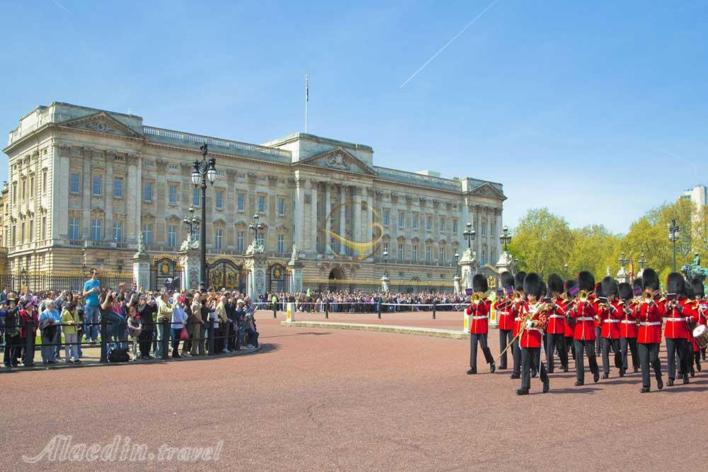کاخ باکینگهام لندن | علاءالدین تراول