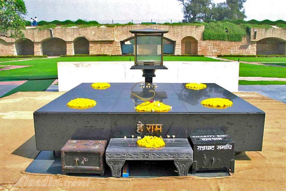 آرامگاه مهاتما گاندی در دهلی نو - هند | علاءالدین تراول