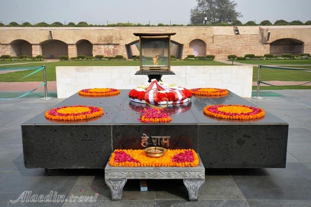 آرامگاه مهاتما گاندی در دهلی نو - هند | علاءالدین تراول