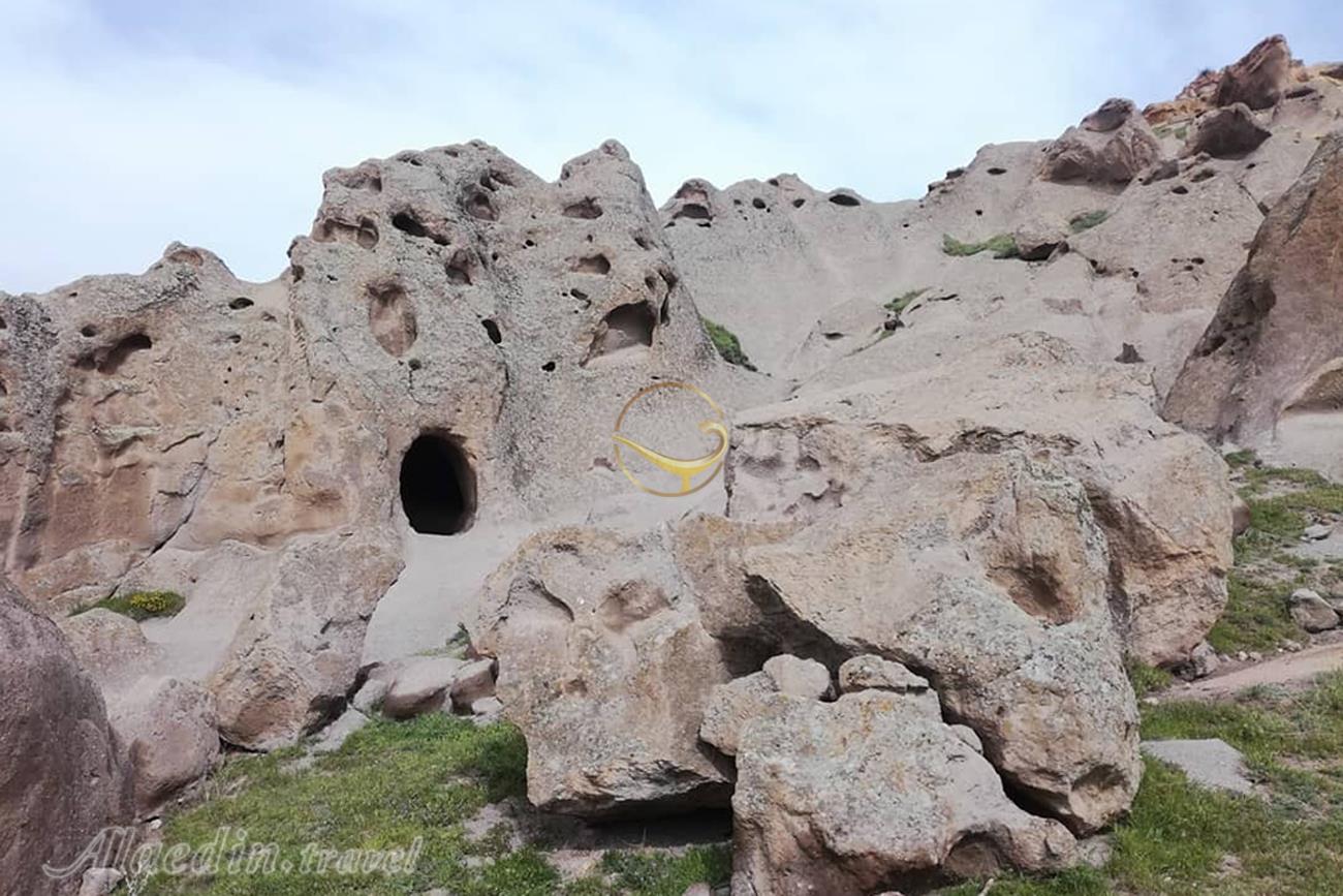 دهکده صخره ای اباذر در نیر | علاءالدین تراول