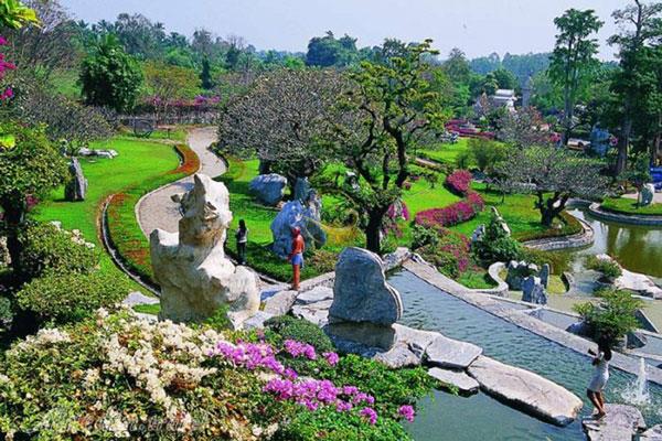 پارک سنگی و مزرعه کروکودیل در پاتایا - تایلند