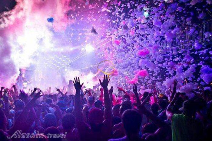 خیابان واکینگ استریت در پاتایا - تایلند