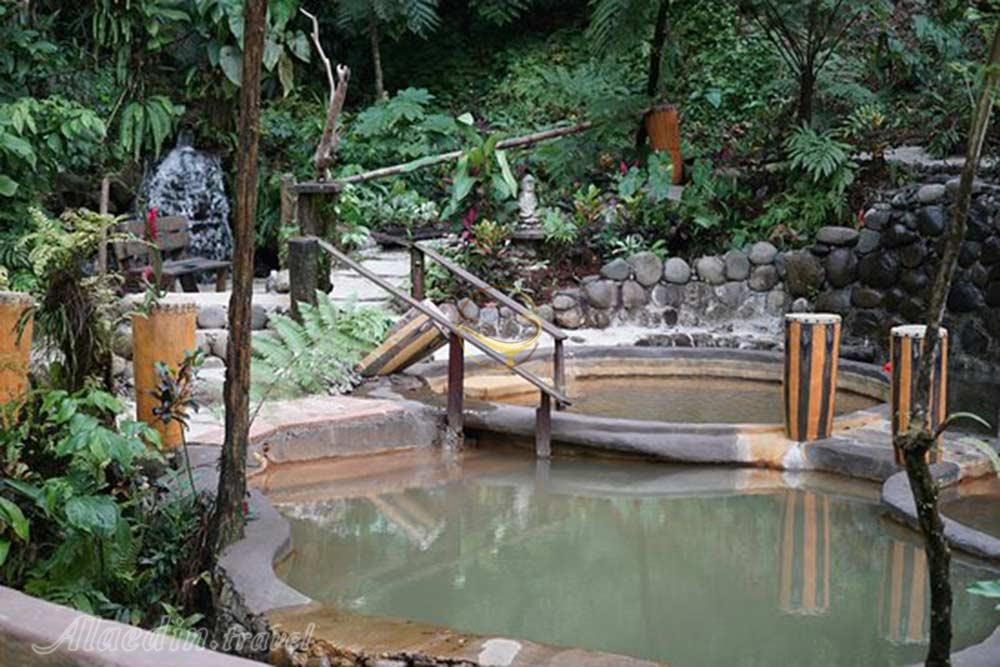 آبگرم های بانگو در سنت جورج - دومینیکا | علاءالدین تراول