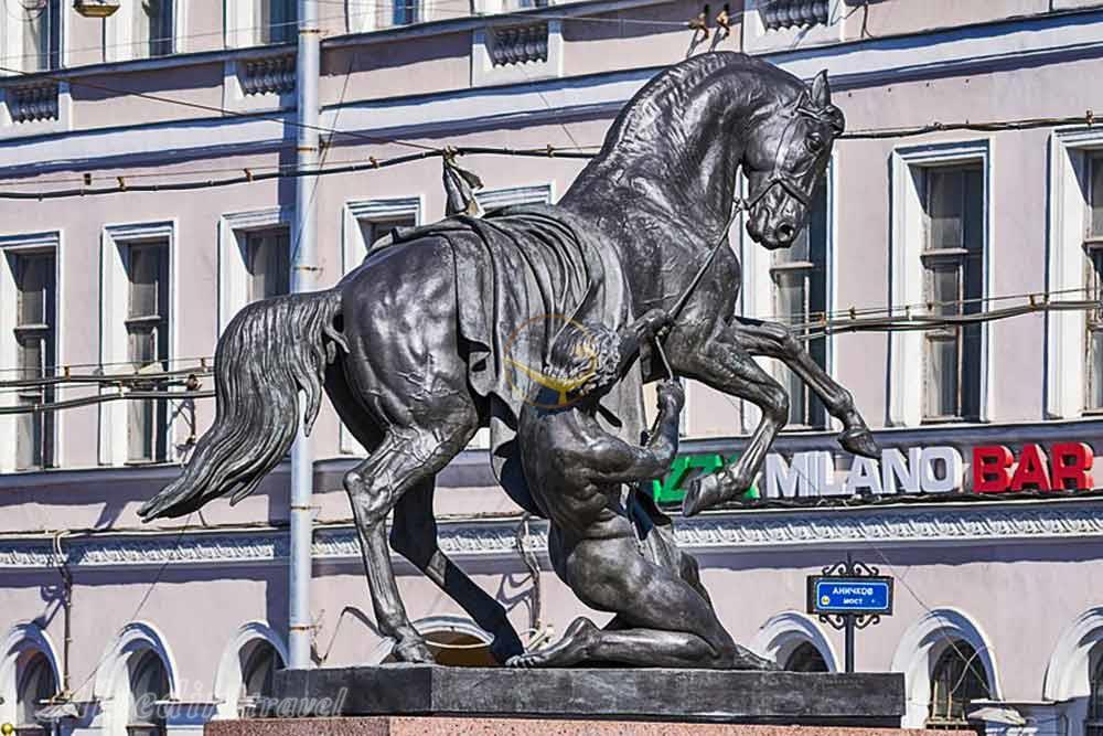 پل آنیچکوف سنت پترزبورگ روسیه | علاءالدین تراول