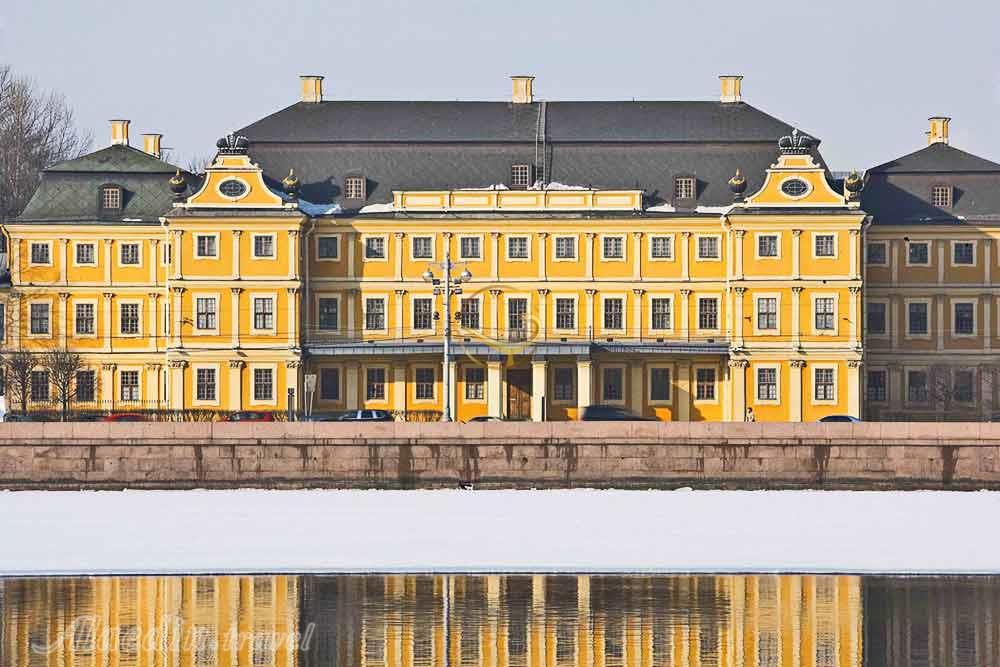 کاخ منشیکوف سنت پترزبورگ روسیه | علاءالدین تراول