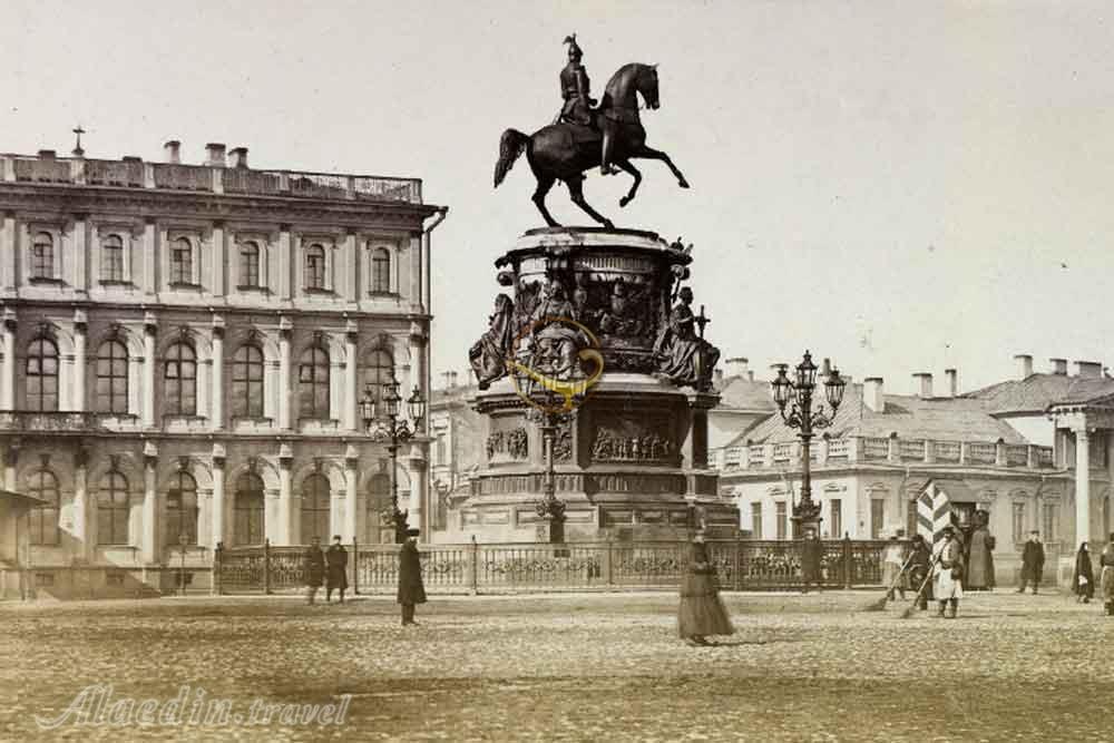 تندیس نیکولای اول (میدان نیکولای اول) سنت پترزبورگ روسیه | علاءالدین تراول