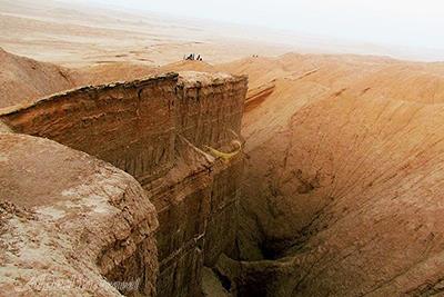 کویر کوه سرخ و پرنده همای سعادت سمنان