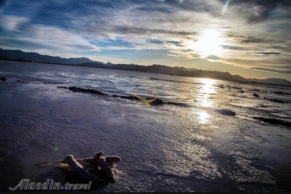 کفه نمک استبرق در شهر بابک | علاءالدین تراول