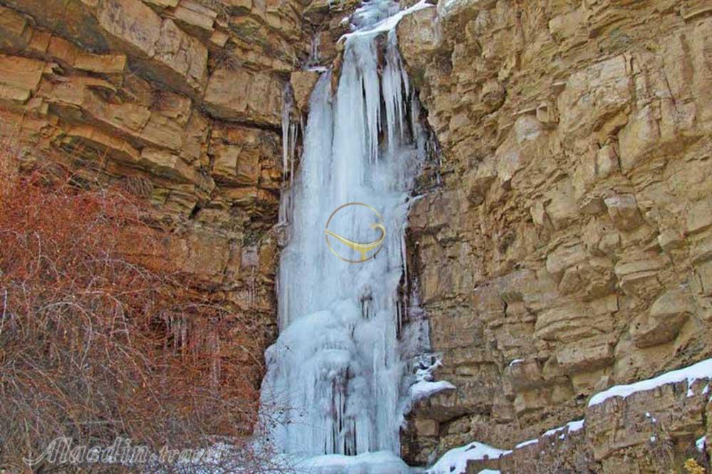 آبشار و قندیل های یخی آوستا شاهرود | علاءالدین تراول