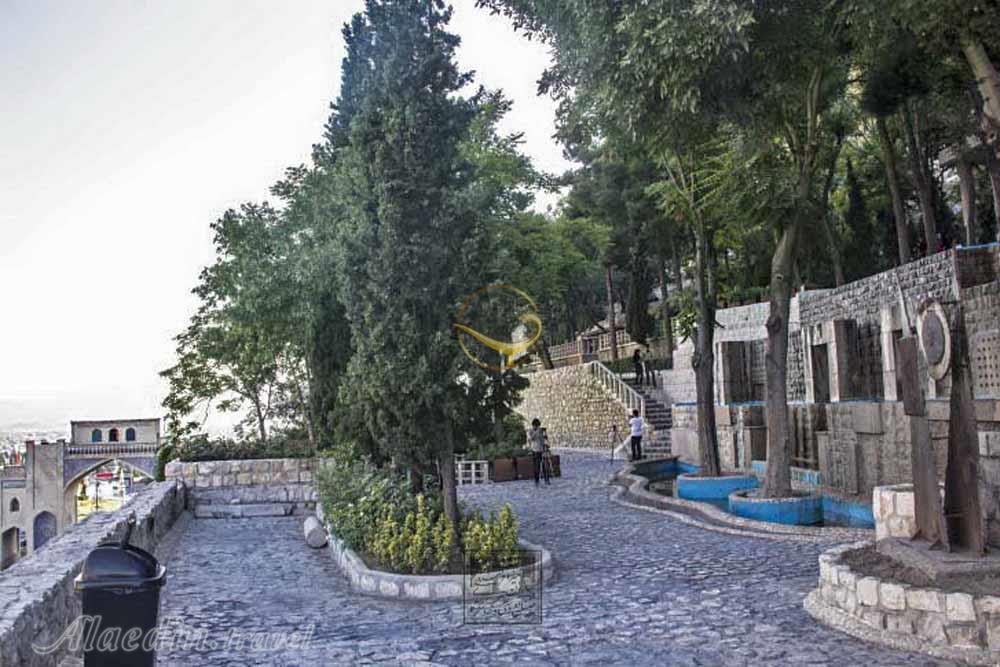 آرامگاه خواجوی کرمانی در شیراز | علاءالدین تراول