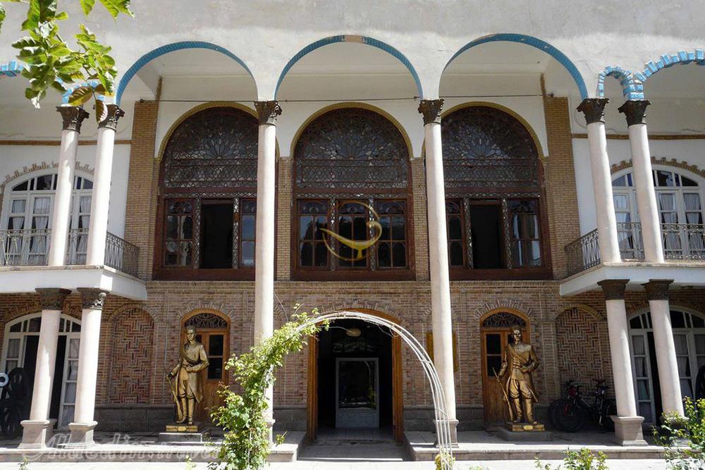 محوطه بیرونی خانه مشروطه تبریز | علاءالدین تراول