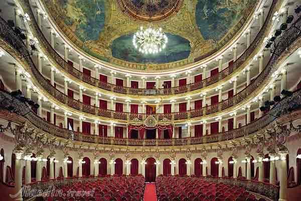 خانه اپرای تفلیس در گرجستان