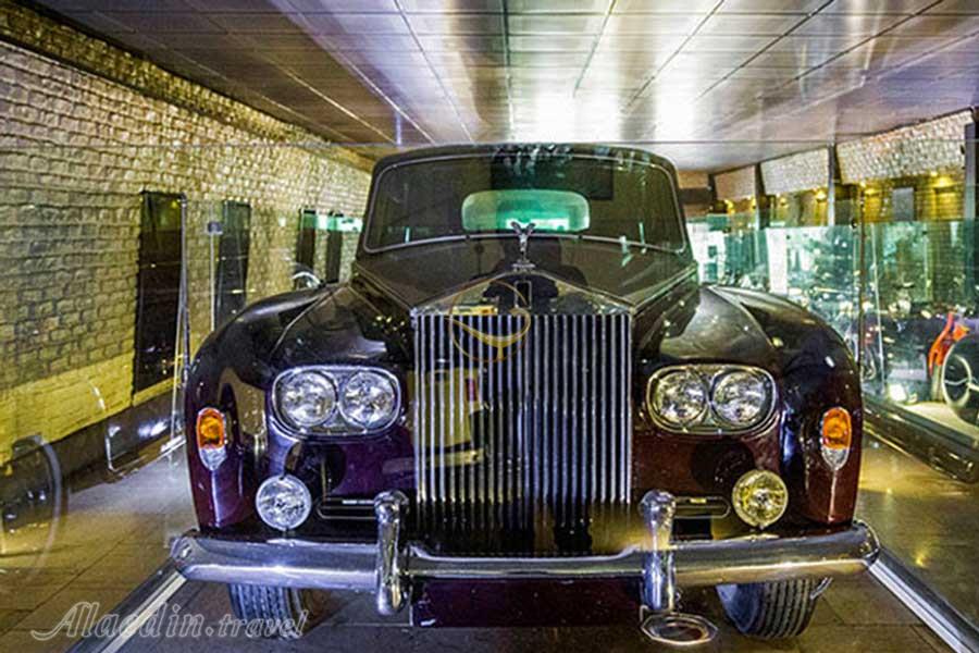 موزه خودروهای تاریخی در کاخ نیاوران تهران | علاءالدین تراول