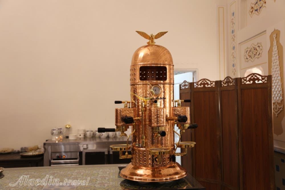 شربتخانه ایران مال - تهران | علاءالدین تراول