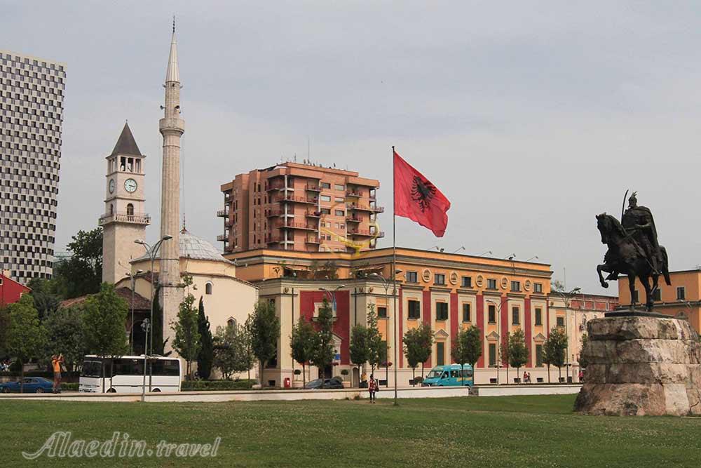 میدان اسکندربیگ در تیرانا | علاءالدین تراول