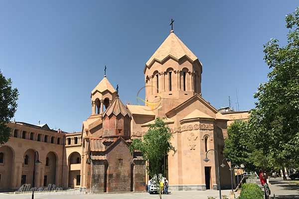 کلیسای کاتولیک (مریم مقدس) ایروان در ارمنستان