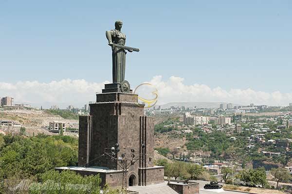 مام ارمنستان (مادر ارمنستان) در ایروان