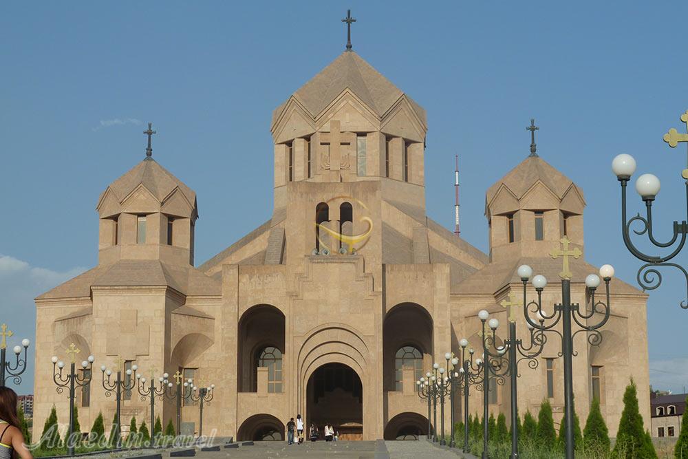 کلیسای جامع سنت گریگور روشنگر (لوزاوریچ) در ایروان - ارمنستان | علاءالدین تراول