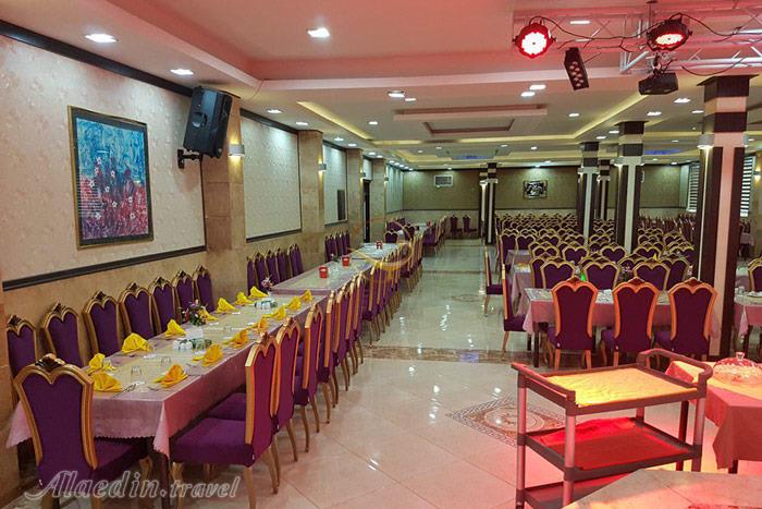 سالن پردیس هتل پارسیان آزادی بم | علاءالدین تراول