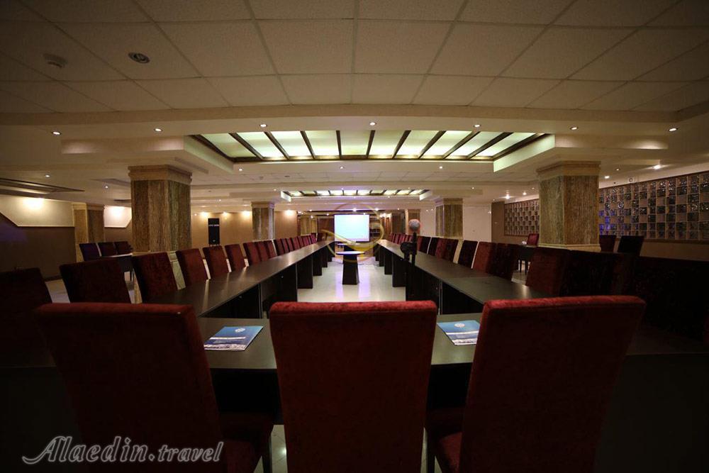 سالن های هتل معین فومن | علاءالدین تراول